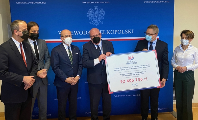 Szpital pediatryczny UMP z czekiem