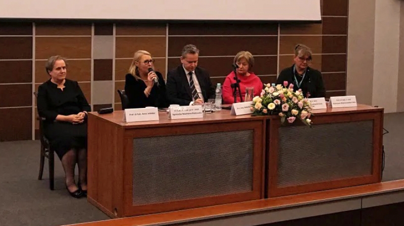 Przegląd lekowy w aptece i na oddziale szpitalnym