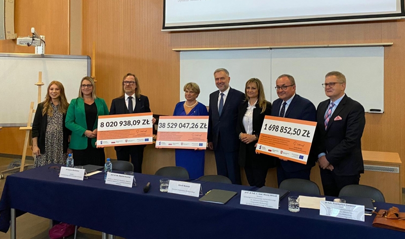 Blisko 50 milionów złotych dla trzech szpitali klinicznych