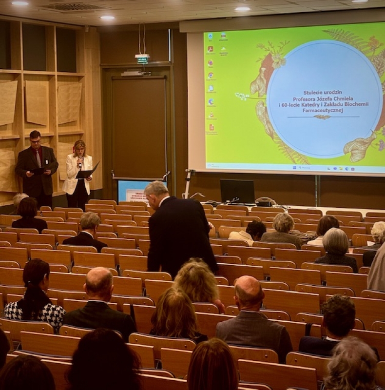 Sympozjum z okazji 100. rocznicy urodzin profesora J. Chmiela i 60-lecia utworzenia Katedry Biochemii Farmaceutycznej